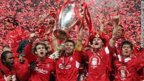 Istanbul, Turkey: Liverpool&#39;s captain Steven Gerrard holds the throphy surrounded by teammates at the end of the UEFA Champions league football final AC Milan vs Liverpool, 25 May 2005 at the Ataturk Stadium in Istanbul. Liverpool won 3-2 on penalties. AFP PHOTO FILIPPO MONTEFORTE (Photo credit should read FILIPPO MONTEFORTE/AFP/Getty Images)
