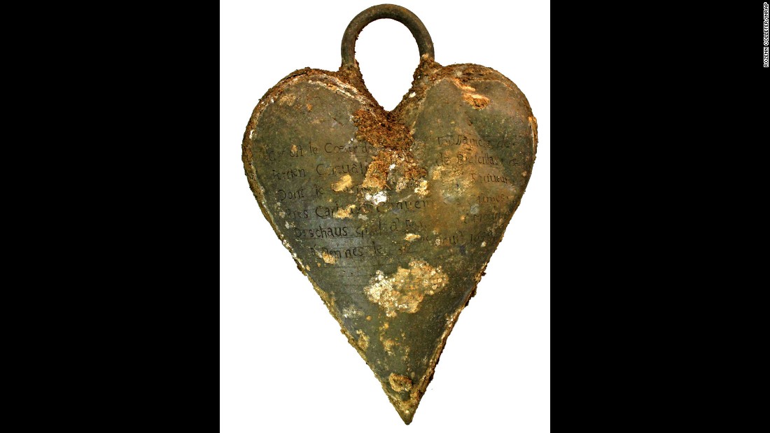 A lead reliquary in the shape of a heart was found nearby. It contained the heart of de Quengo&#39;s husband, who died in 1649.