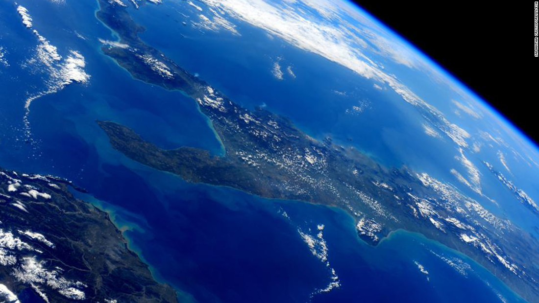 Astronaut tweets photos of Earth | CNN Travel