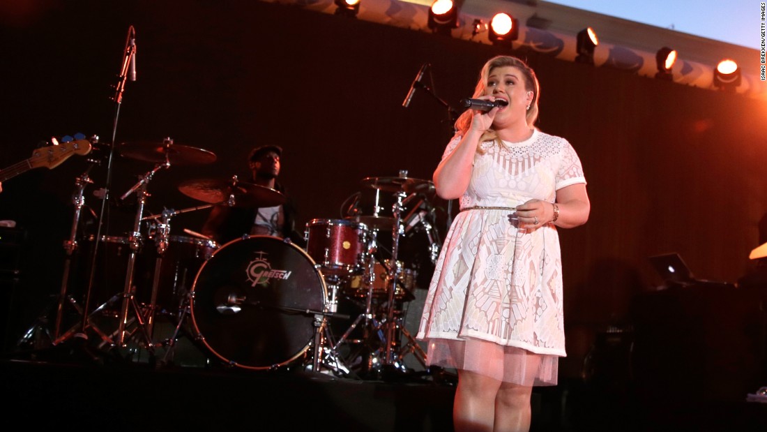 Singer Kelly Clarkson has seen her weight fluctuate over the years. The Internet had a great deal to say after she didn&#39;t immediately shed the weight after the birth of her daughter in 2014. &quot;I don&#39;t obsess about my weight, which is probably one of the reasons why other people have such a problem with it,&quot; &lt;a href=&quot;http://www.redbookmag.com/life/news/a21410/kelly-clarkson/&quot; target=&quot;_blank&quot;&gt;she told Redbook&lt;/a&gt;. In July she responded to a Twitter troll who called her fat by tweeting &quot;and still f***ing awesome.&quot;