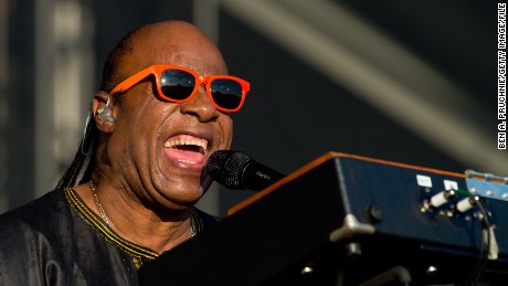 Stevie Wonder announces he&#39;ll be having kidney surgery in September 