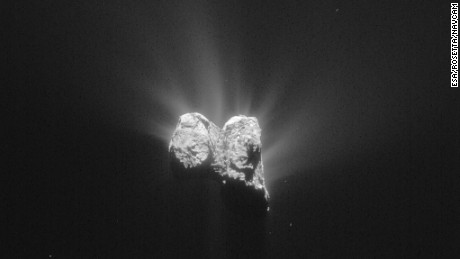 Rosettaapos;s navigation camera ha preso questa immagine della cometa il 1 giugno 2015.