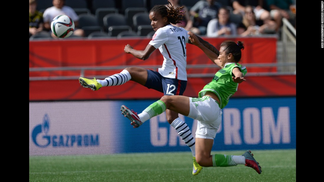 France&#39;s Elodie Thomis, left, drives the ball past a Mexico defender. 