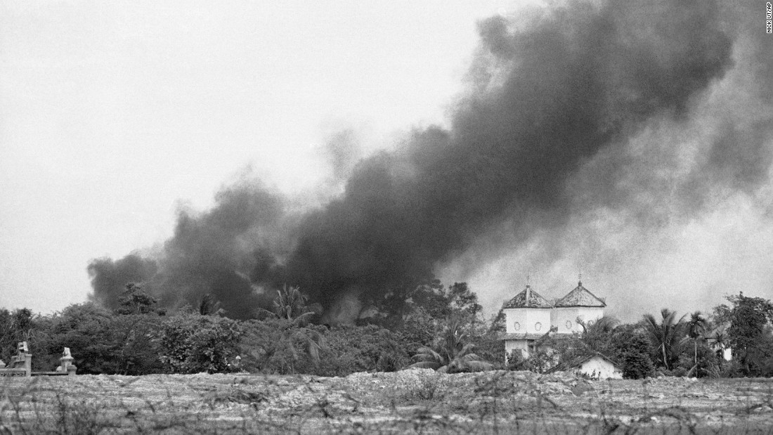  Vietnam  napalm  attack