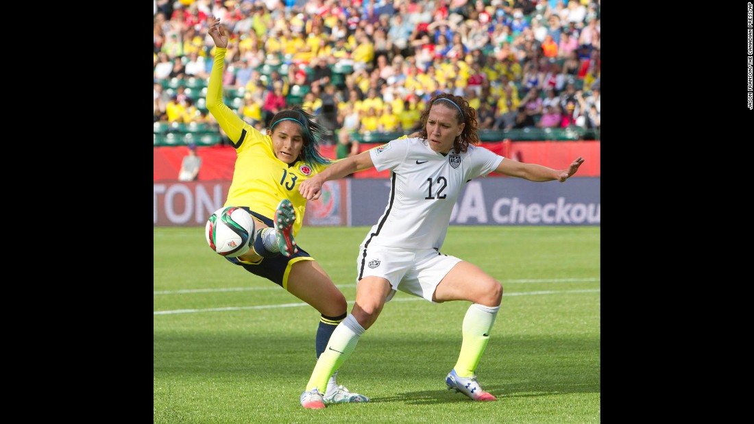 Clavijo stretches for the ball in front of U.S. midfielder Lauren Holiday.