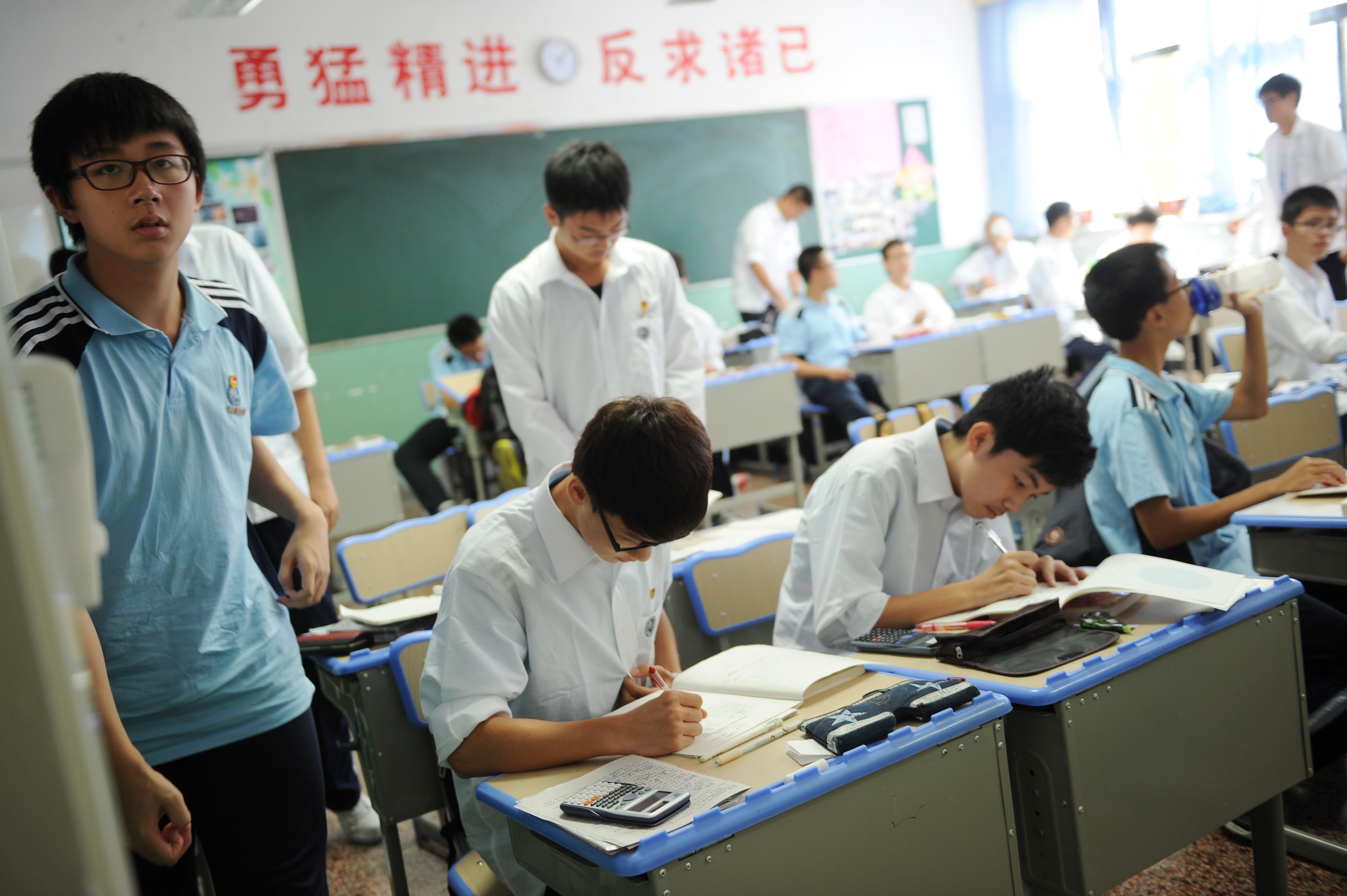 В школе китайский изучает 60 учащихся
