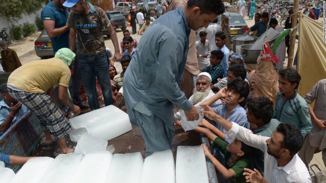 Pakistanis receive ice during the heat wave in Karachi on June 24.