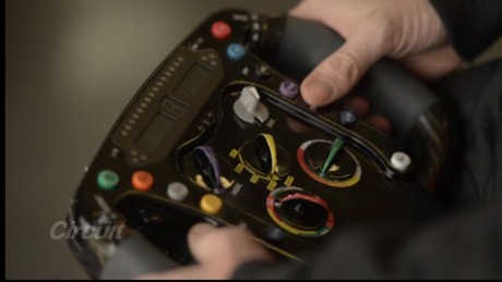 How does an F1 steering wheel work?