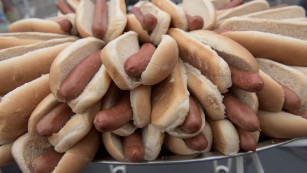 The Best Scarfing Methods At The Nathan S Hot Dog Eating Contest Cnn