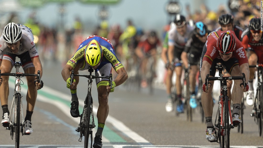 Andre Greipel (right) wins the second stage ahead of Peter Sagan (center) and Fabian Cancellara (left). Sagan went on to claim the green points jersey.