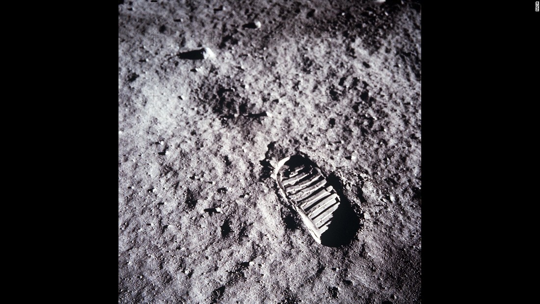 A close-up view of Aldrin&#39;s boot print in the lunar soil. 