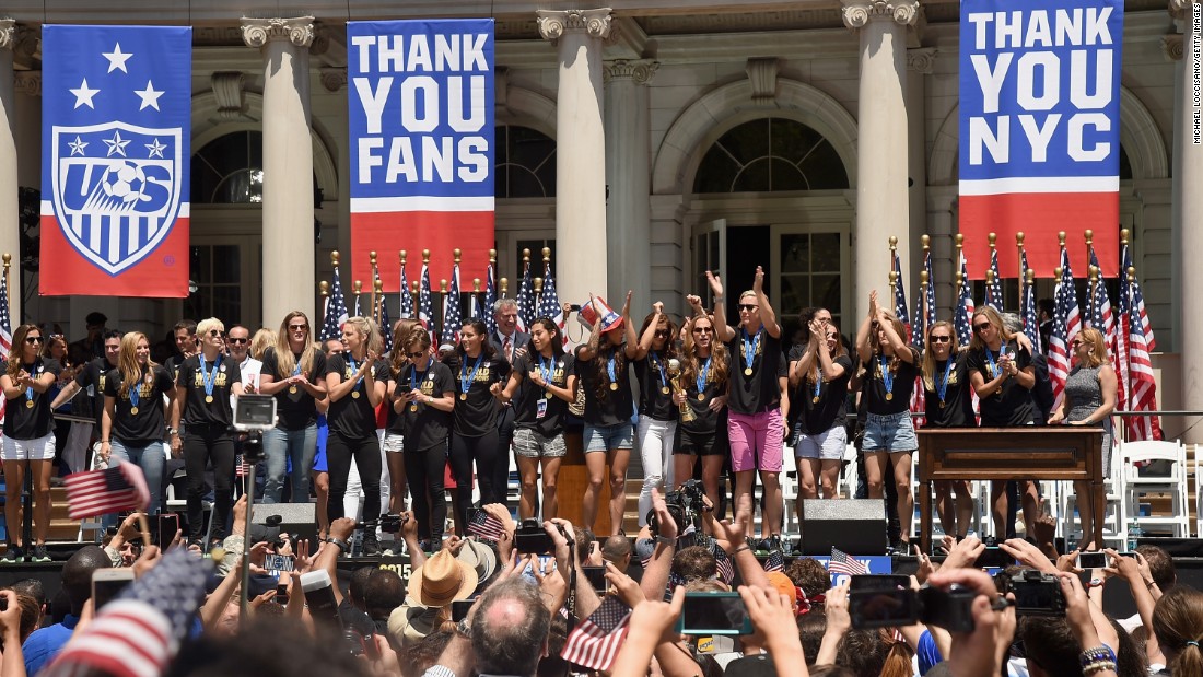 Mayor Bill de Blasio salutes the U.S. women&#39;s soccer team at a City Hall ceremony Friday.