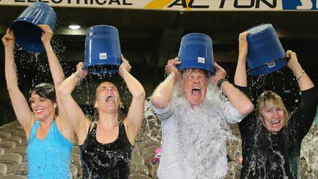 Social Web tackles the #IceBucketChallenge