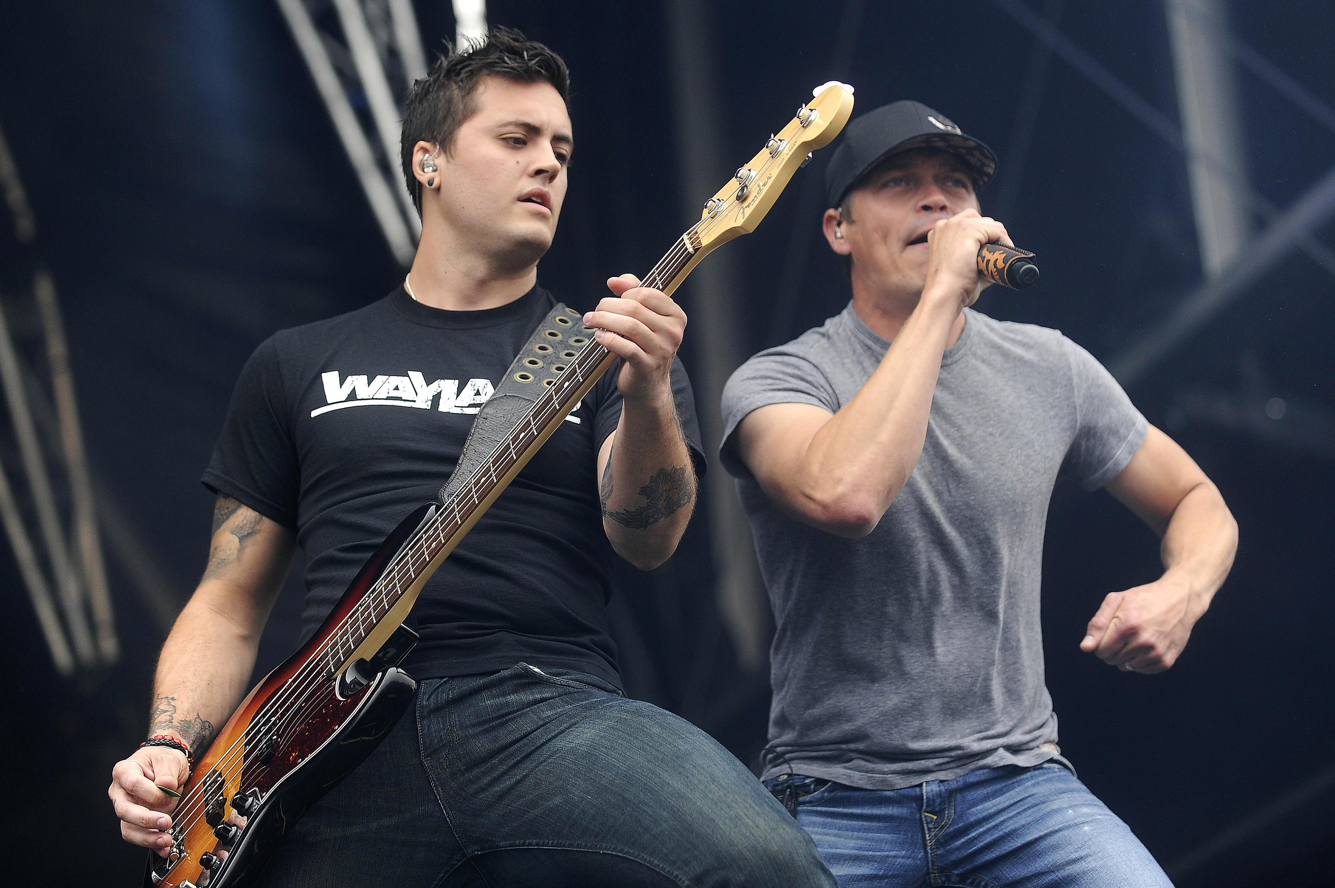 3 Doors Down Singer Ejects Concert Goer Who Pushed Woman Cnn