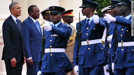 U.S. President Barack Obama and Kenyan President Uhuru Kenyatta inspect an honor guard on July 25, 2015 at the State House in Nairobi. 