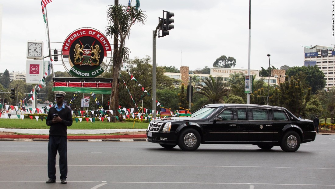 A security guard blocks a Nairobi street as Obama&#39;s motorcade passes on July 25. 