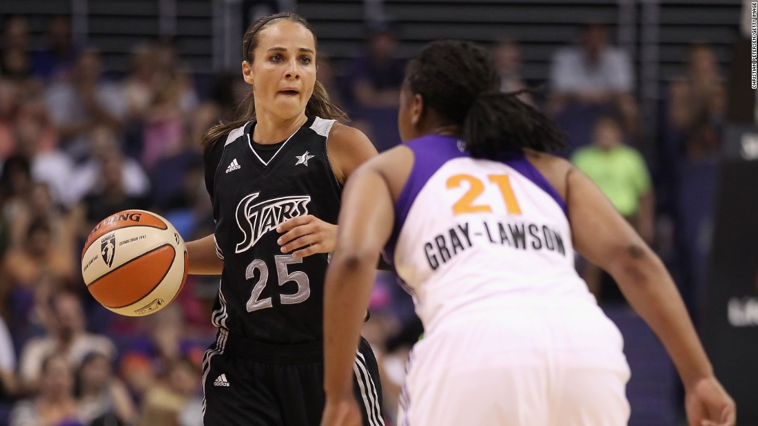 Becky Hammon (L), a former WNBA player with the San Antonio Silver Stars is a full-time assistant coach with the NBA&#39;s San Antonio Spurs. She is tipped to be the the first female head coach in a major men&#39;s pro league. 