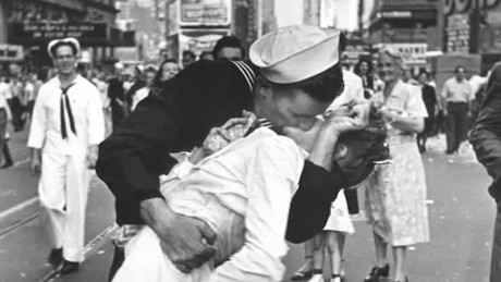 vj day sailor kiss orig nws_00001408.jpg