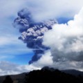 Volcano spews ash Ecuador Cotopaxi_00000000