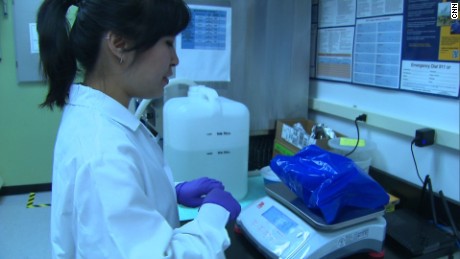 Christina Kim, a lab technician at OpenBiome, weighs Eric&#39;s poop donation. 