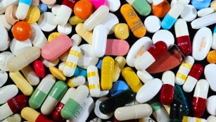 Certain common medications tied to 30% higher dementia risk, study finds 150827130939-medicine-pills-capsules-medium-plus-169
