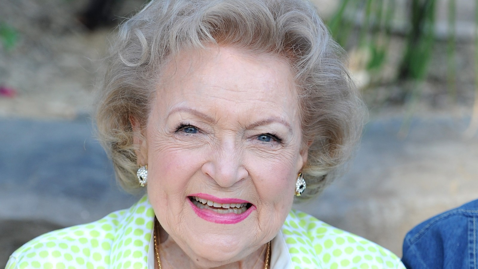 Man starts campaign to 'protect' Betty White from 2016 CNN