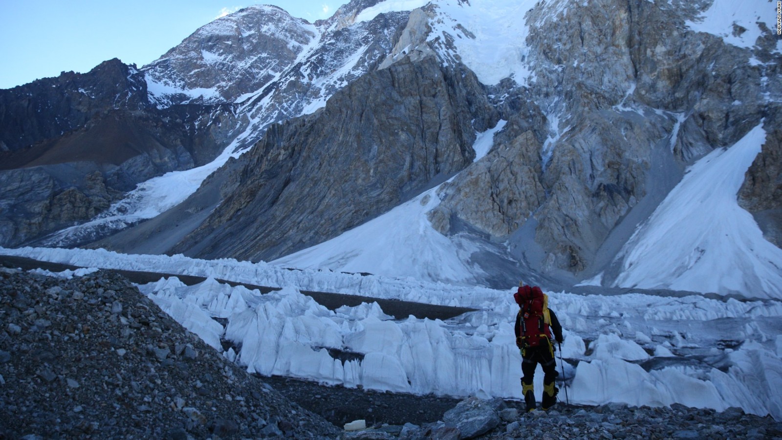 Japanese Climber First On Everest After Avalanche Cnn 