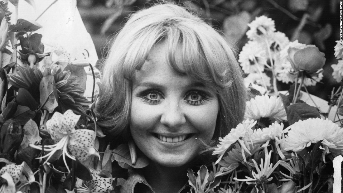 Scottish pop singer Lulu sang the title song for 1974&#39;s &quot;The Man with the Golden Gun.&quot; 