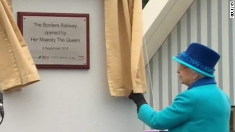 Queen Elizabeth unveils new Scottish railway