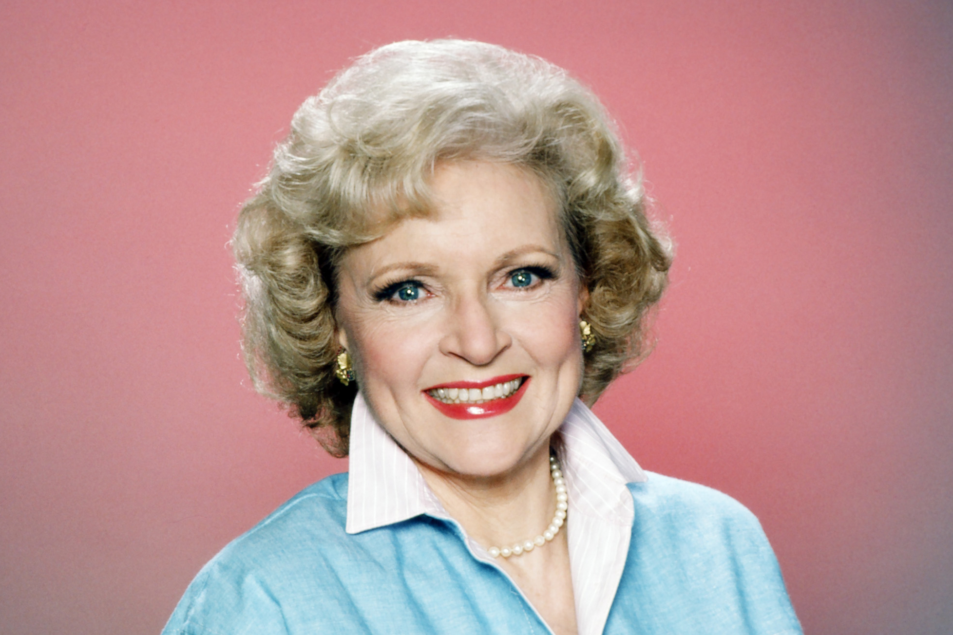 Read CNN's Fast Facts about Emmy-award winning actress Betty White. 