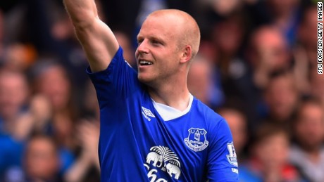 Steven Naismith of Everton celebrates scoring his hat trick goal against Chelsea in Everton&#39;s 3-1 win at Goodison Park. 