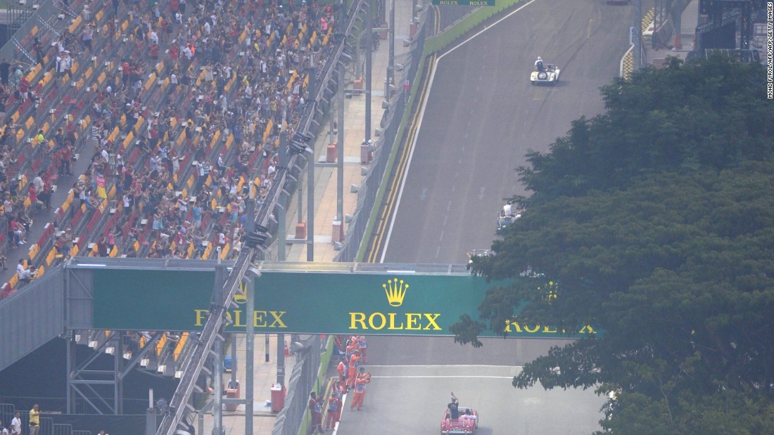 A closer look at the Marina Bay Circuit during the 2014 drivers&#39; parade.