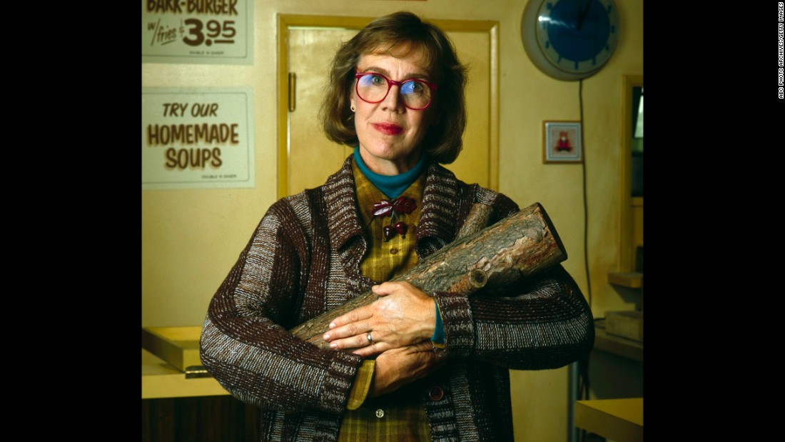&lt;a href=&quot;http://www.cnn.com/2015/09/28/entertainment/catherine-coulson-twin-peaks-obit-feat/index.html&quot;&gt;Catherine Coulson &lt;/a&gt;was best known to &quot;Twin Peaks&quot; fans as the &quot;Log Lady&quot; from the surreal cult TV series. She died September 28 at the age of 71.