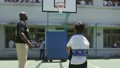 Basketball challenge: NBA legend vs. school kids