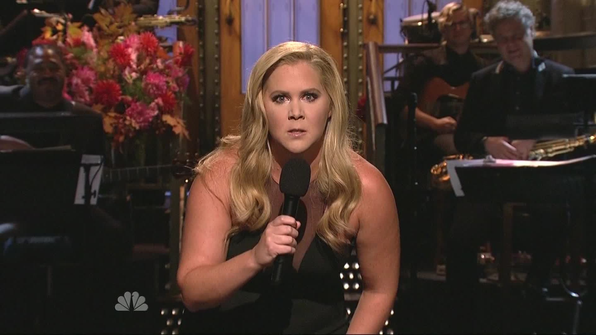 Amy Schumer Jabs The Kardashians In Her Snl Monologue Cnn Video