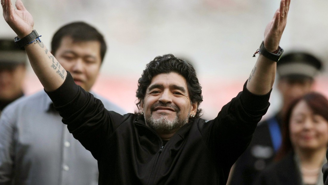 ¿Por qué Maradona le agradece a la reina Isabel II? - CNN Video