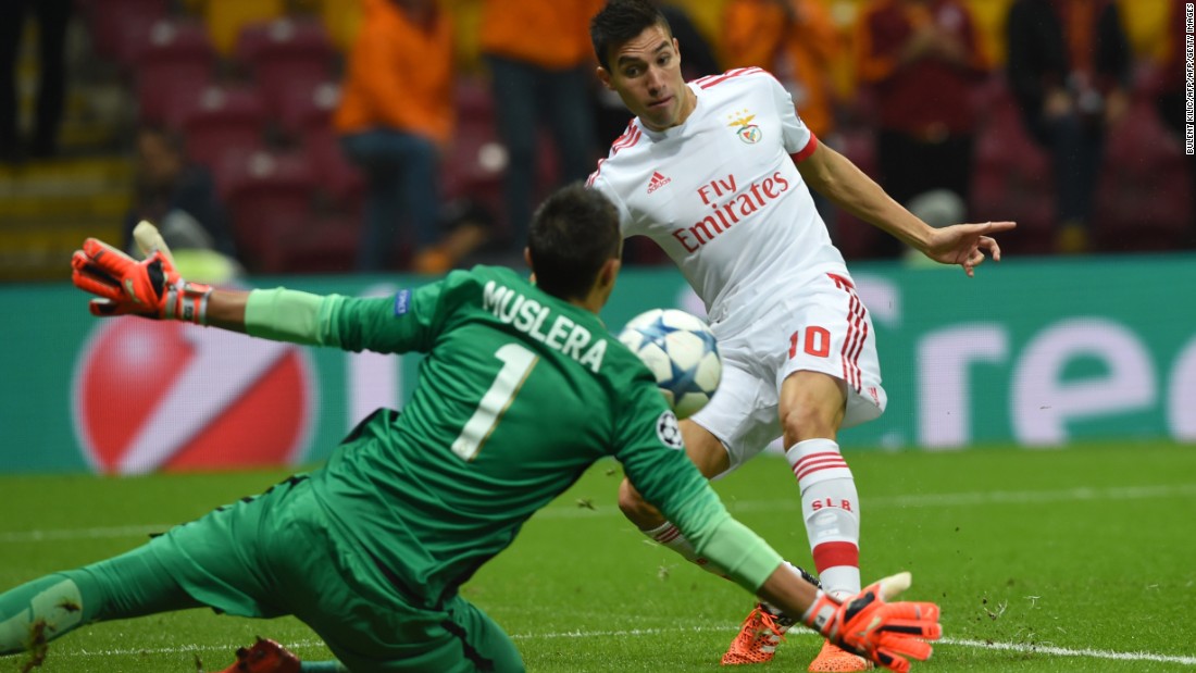 Benfica frittered away the advantage against Galatasaray to lose 2-1 in Turkey. 