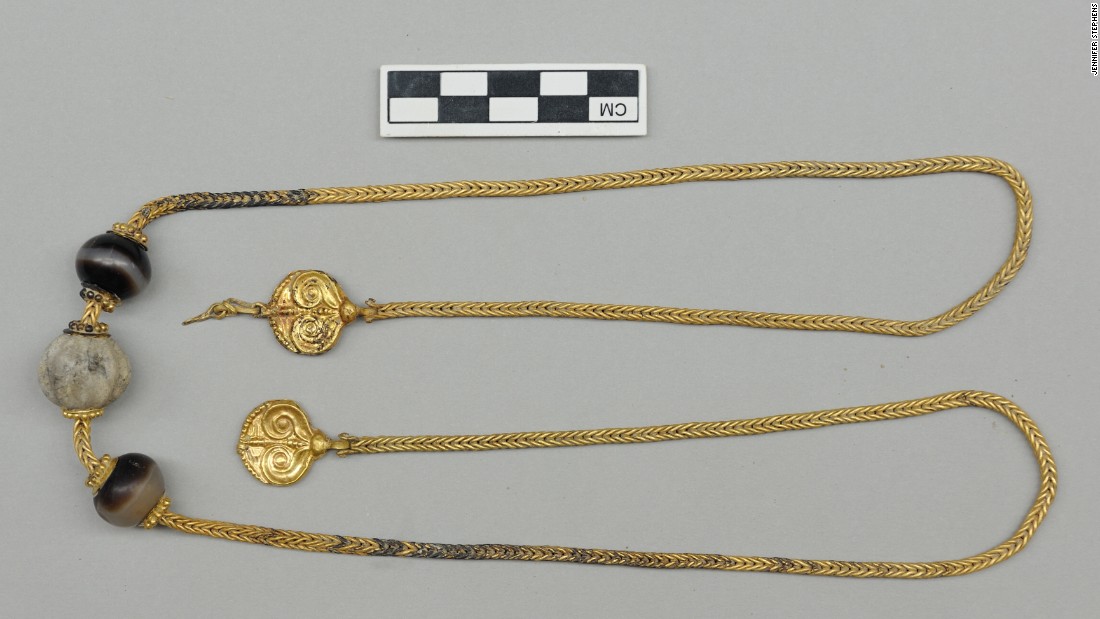 This 30-inch necklace, with two gold pendants decorated with ivy leaves, was found near the neck of the warrior-king&#39;s skeleton. &quot;Nothing like this has ever been found,&quot; said Jack Davis, co-leader of the University of Cincinnati team which discovered the site. 
