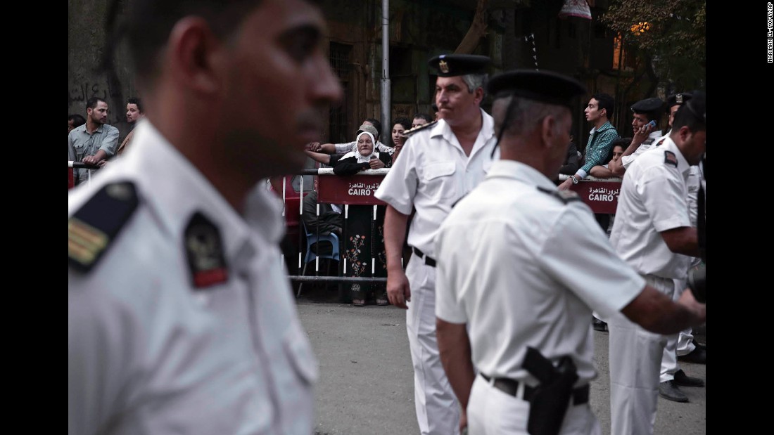 Journalists and spectators wait for ambulances to arrive at the Zeinhom morgue in Cairo on October 31.