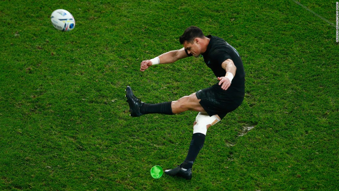 Dan Carter&#39;s boot again proved ever reliable for the All Blacks at Twickenham with 19 points in the final to give him man of the match status.