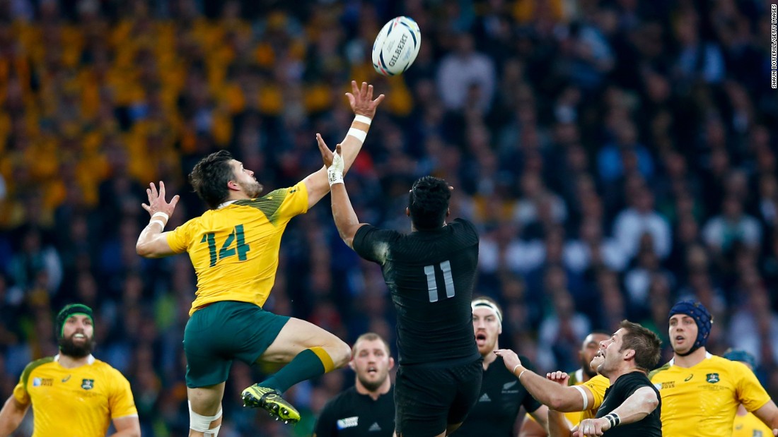  Adam Ashley-Cooper of Australia and Julian Savea of New Zealand challenge for the high ball early in the final. 