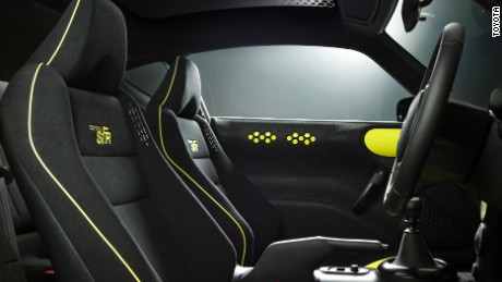The S-FR's neat interior finish combines fabric, rubberised materials and body-coloured metal.