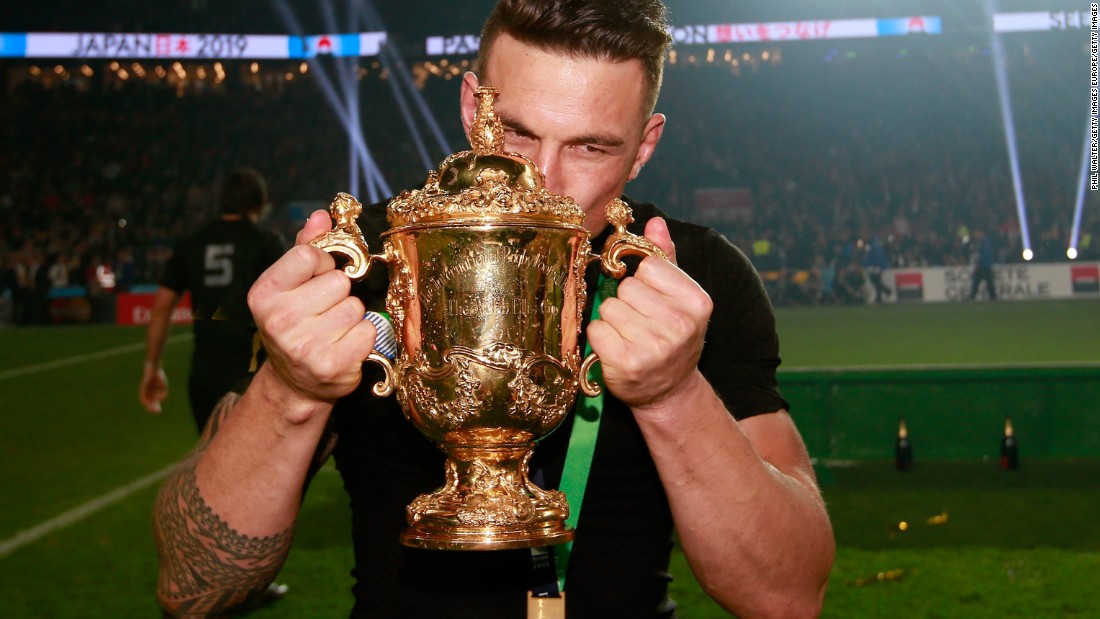Williams, though, rejected the offer, but was then later handed a new medal at the World Rugby Awards in London.
