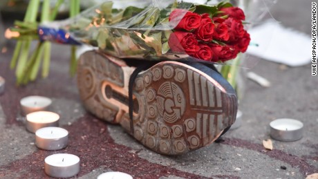 Image #: 40824580    Red roses on a sports shoe, next to a trail of blood, outside the Bataclan music club in Paris, France, 14 November 2015. At least 120 people have been killed in a series of terrorist attacks in Paris. PHOTO: UWE ANSPACH/DPA     DPA /LANDOV