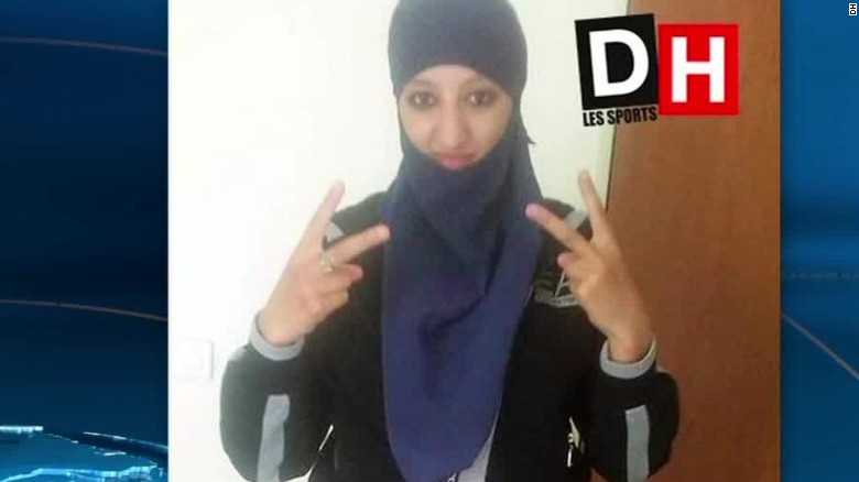 Official: Woman did not blow herself up in Paris attack