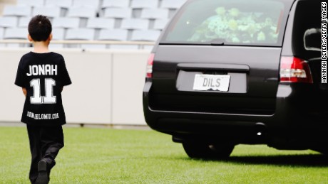Jonah Lomu: New Zealand bids farewell to rugby great with emotional haka