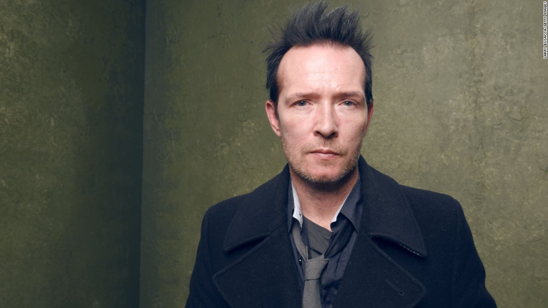&lt;a href=&quot;http://www.cnn.com/2015/12/04/entertainment/scott-weiland-stone-temple-pilots-death/index.html&quot; target=&quot;_blank&quot;&gt;Scott Weiland&lt;/a&gt;, lead singer of Stone Temple Pilots and Velvet Revolver, died December 3 at age 48. Weiland died of an &lt;a href=&quot;http://www.cnn.com/2015/12/18/entertainment/scott-weiland-cause-of-death-feat/&quot; target=&quot;_blank&quot;&gt;accidental overdose&lt;/a&gt; of alcohol and drugs, the Hennepin County (Minnesota) Medical Examiner&#39;s Office said.