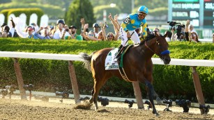 Take a 360-degree GoPro ride on winning horse American Pharoah - CNET