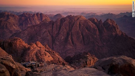 berg Sinaï, ook bekend als de berg Mozes, de plaats waar de tien geboden door God aan Mozes werden overhandigd.
