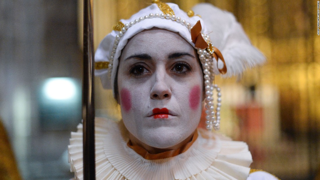 A woman performs &quot;The Song of the Sybil&quot; during a rehearsal at Barcelona&#39;s cathedral in Barcelona, Spain, on Thursday.